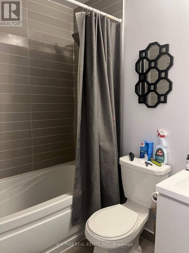 Building Photo - 87 Peter St