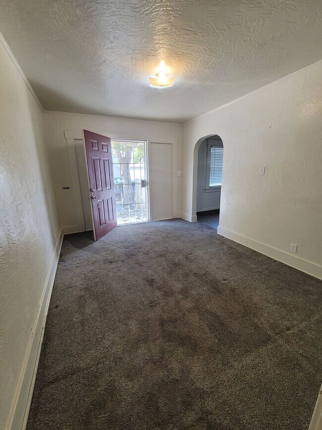 Building Photo - MEL110