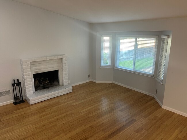 Building Photo - 3021 Lillard Dr