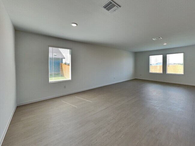 Foto del edificio - 3707 Longleaf Dr