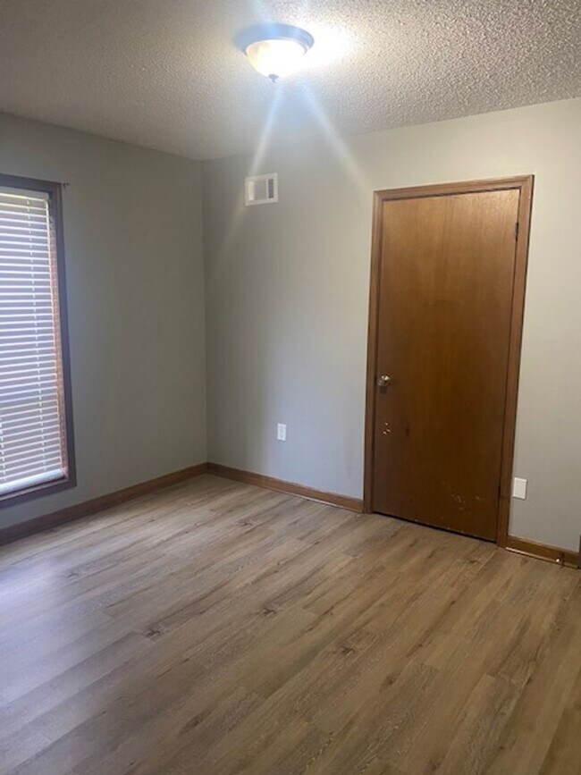 Building Photo - 4 Bedroom 2 Bath Bartlett Home for Rent.