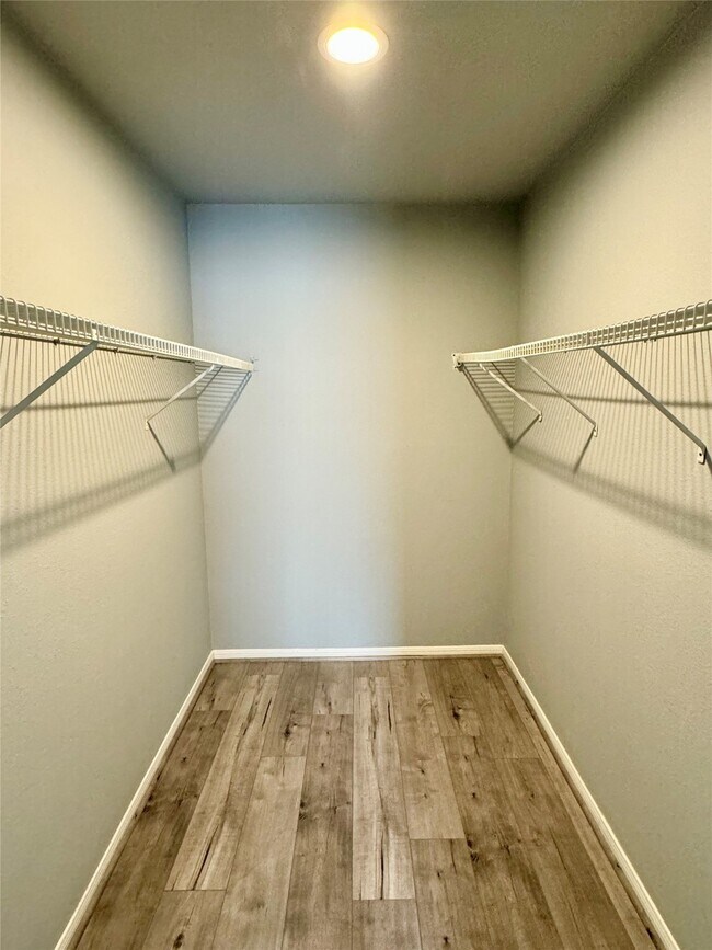 Building Photo - 14600 Fonmeadow Dr