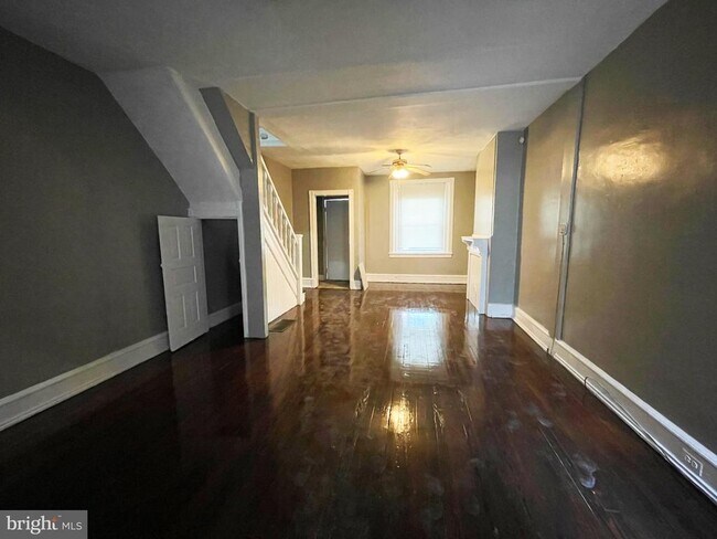 Foto del edificio - 233 N Creighton St