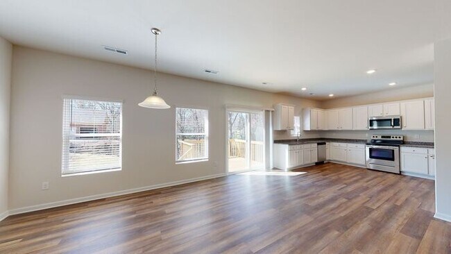 Foto del edificio - ONE MONTH FREE RENT!! New home in Albemarl...
