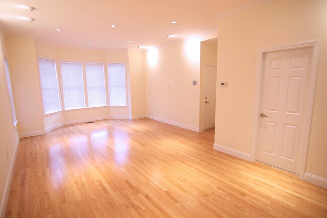 Building Photo - 15 Langdon St