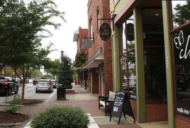 Building Photo - 329 W Main St