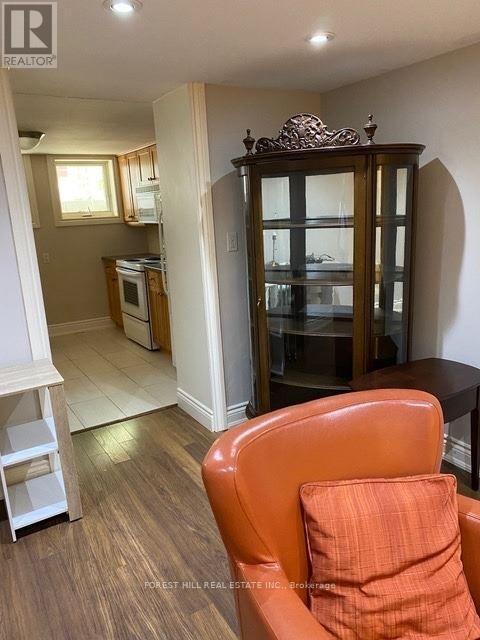 Building Photo - 105 Balmoral Ave