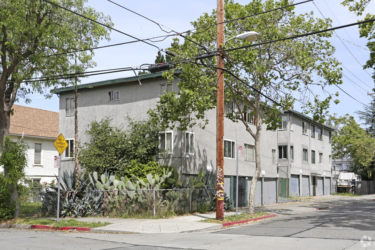 Building Photo - 3320-3322 King St