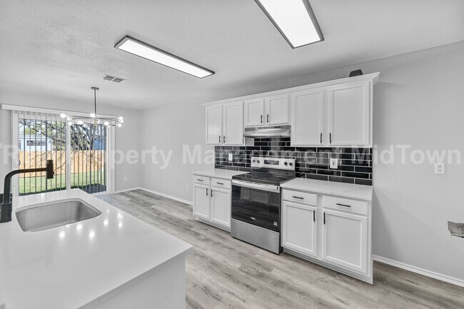 Foto del edificio - 2205 Bolivar Dr