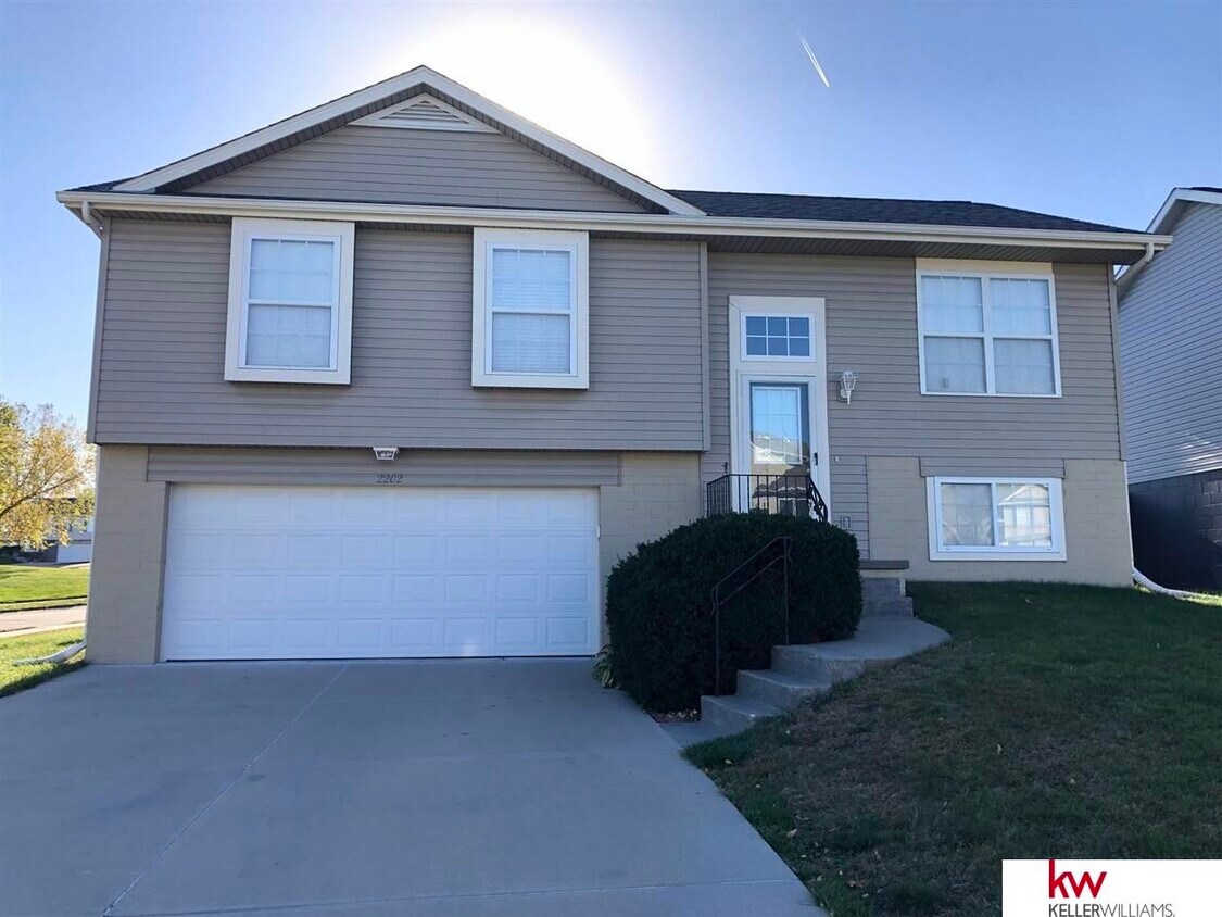 2202 N 166th St, Omaha, NE 68116 House for Rent in Omaha, NE