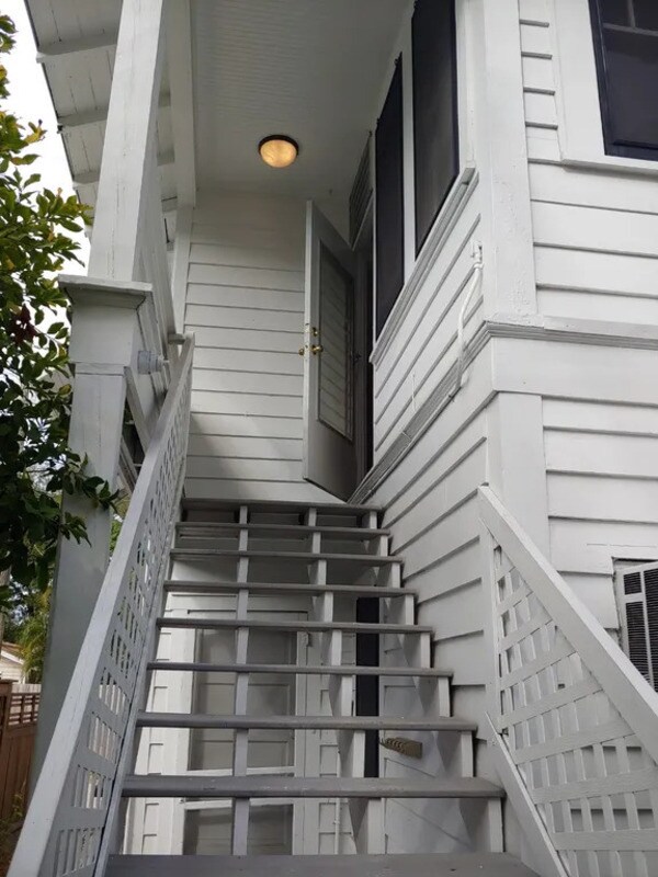 Building Photo - 1075 16th Ave N