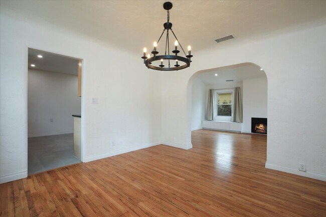 Separate dining room - 4039 Meier St