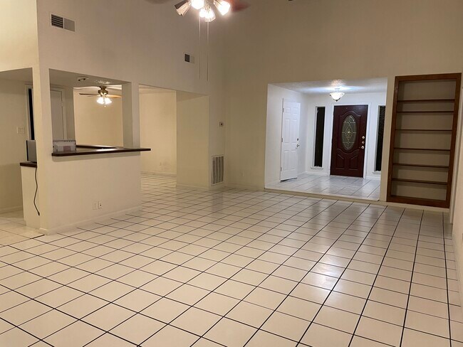 Building Photo - 16402 Mill Point Dr