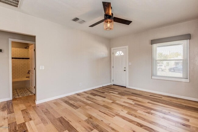 Foto del edificio - 1447 E McKinley St