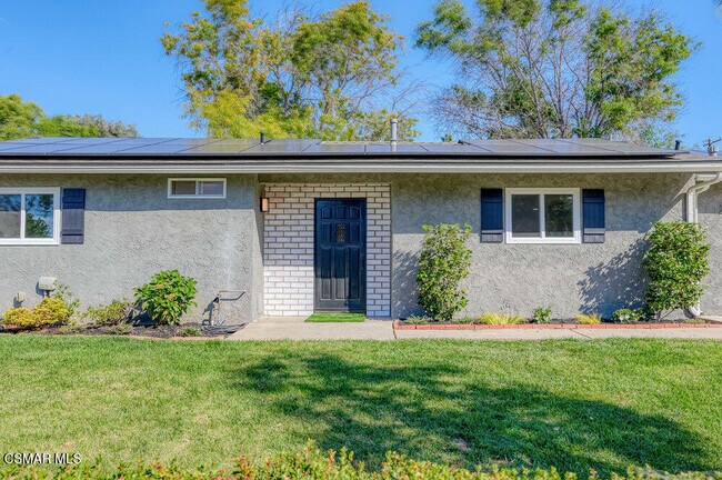 Building Photo - 2576 Avenida De Las Plantas