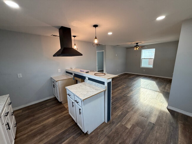 Building Photo - 411 W A Ave