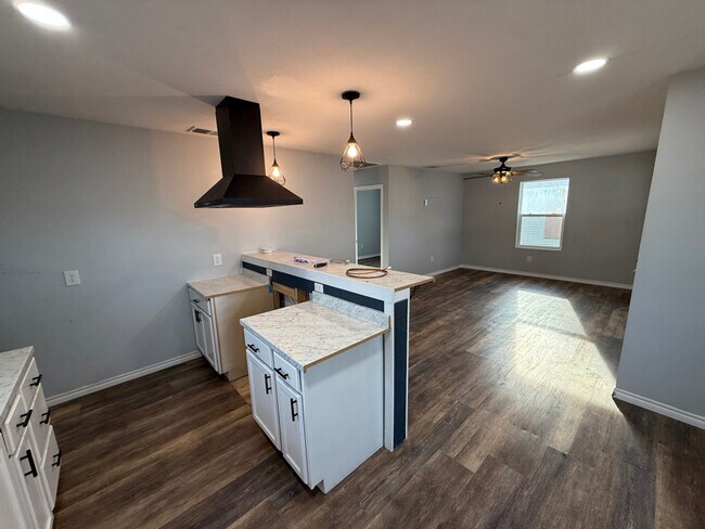 Foto del edificio - 411 W A Ave