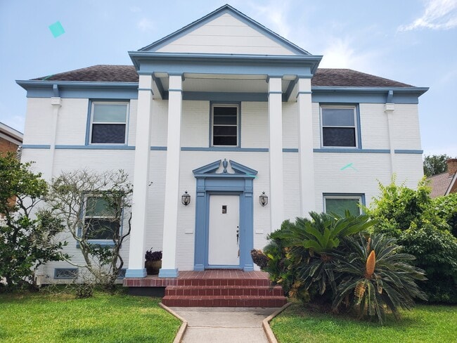 Building Photo - 4309 Ursuline St