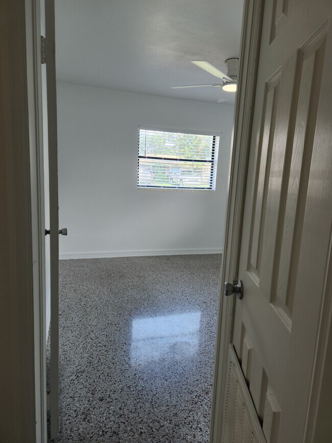 Foto del edificio - 1005 N Bracewell Dr