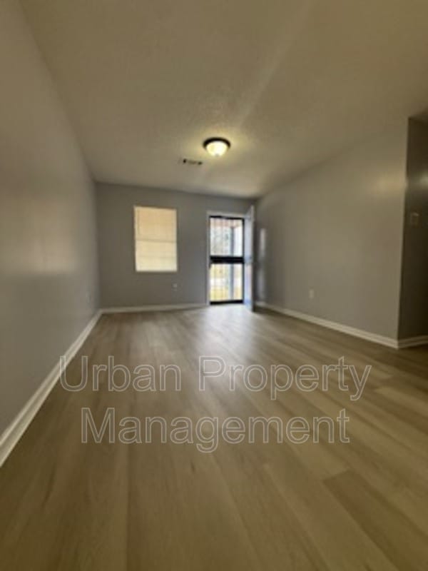 Foto del edificio - 1156 Fields Rd