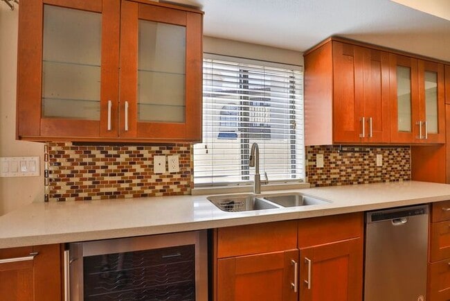 Building Photo - South Pointe Townhome