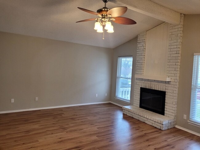 Building Photo - Lovely 3/2 Home Off Tezel Rd