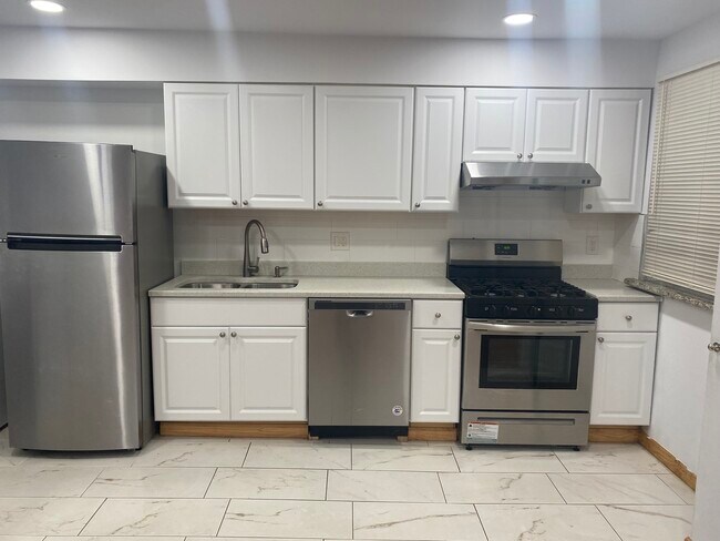 Kitchen - 1916 S 30th St