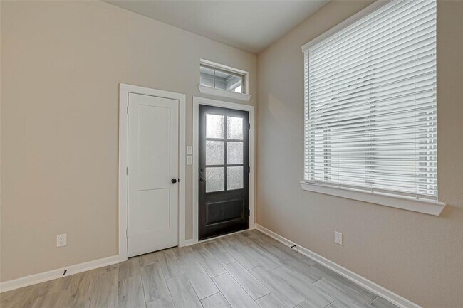 Building Photo - 565 Longleaf Pine Dr