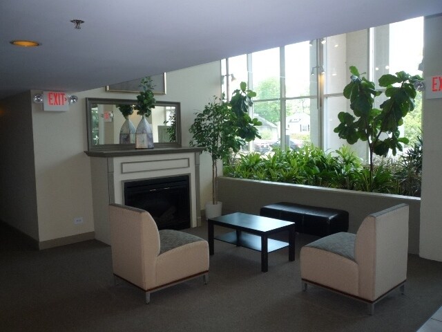 Foto del edificio - 150 W St Charles Rd