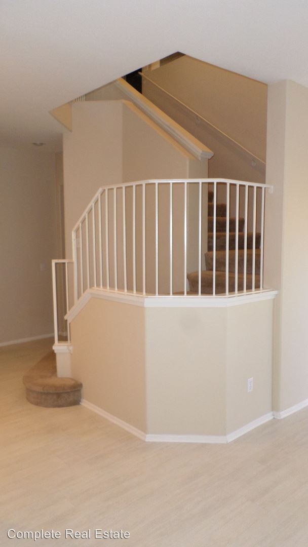 Building Photo - 3 br, 2.5 bath House - 33528 Winston Way # B