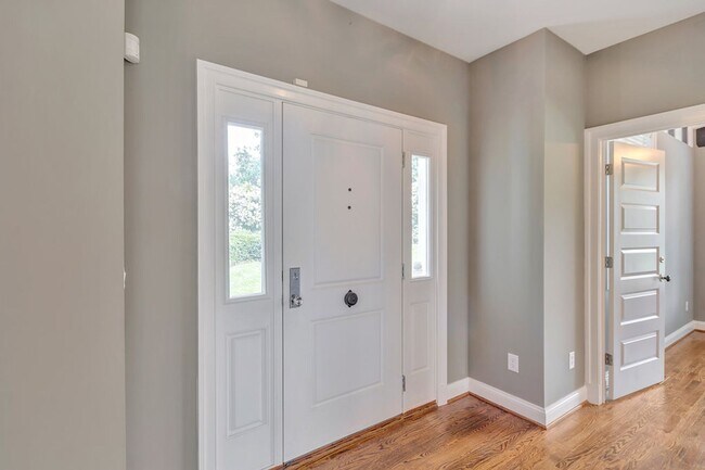 Building Photo - 2 Bedroom House with Attached Garage in Earlysville