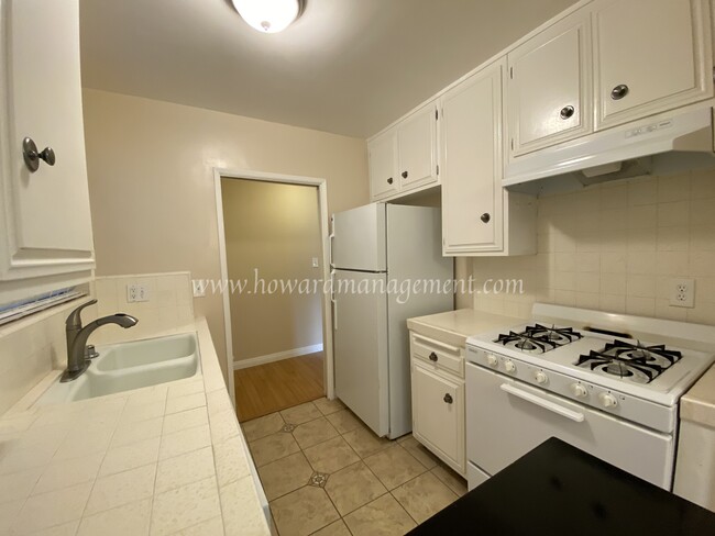 Foto del edificio - 10974 Rose Ave