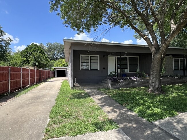 Building Photo - 233 Arvin Dr