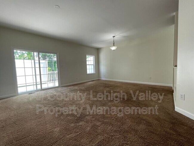 Building Photo - 1312 Basswood Ln