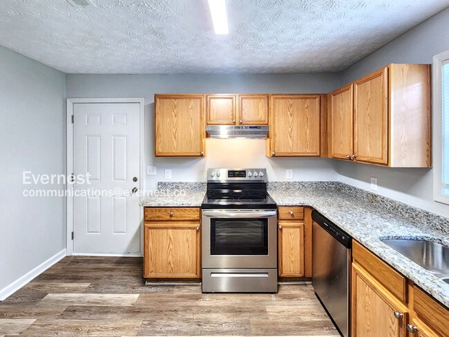 Building Photo - Updated 3 Bed & 2.5 Bath House in Monroe /...