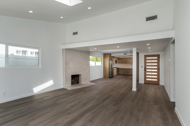 Building Photo - 23030 Dolorosa St