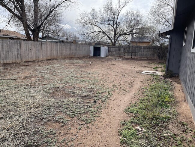 Foto del edificio - 537 W Juniper Dr