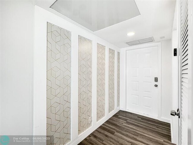 Foto del edificio - 2950 N Palm Aire Dr