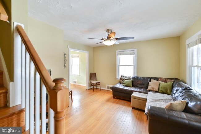 Building Photo - 2609 Farmington Dr