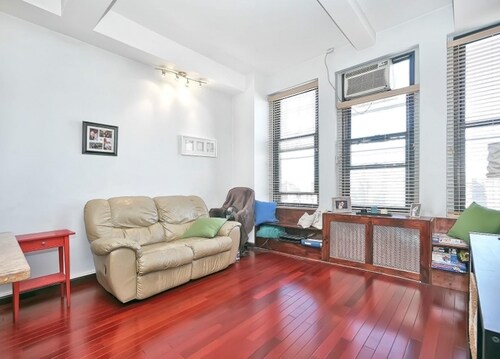 Primary Photo - 335 7th Ave