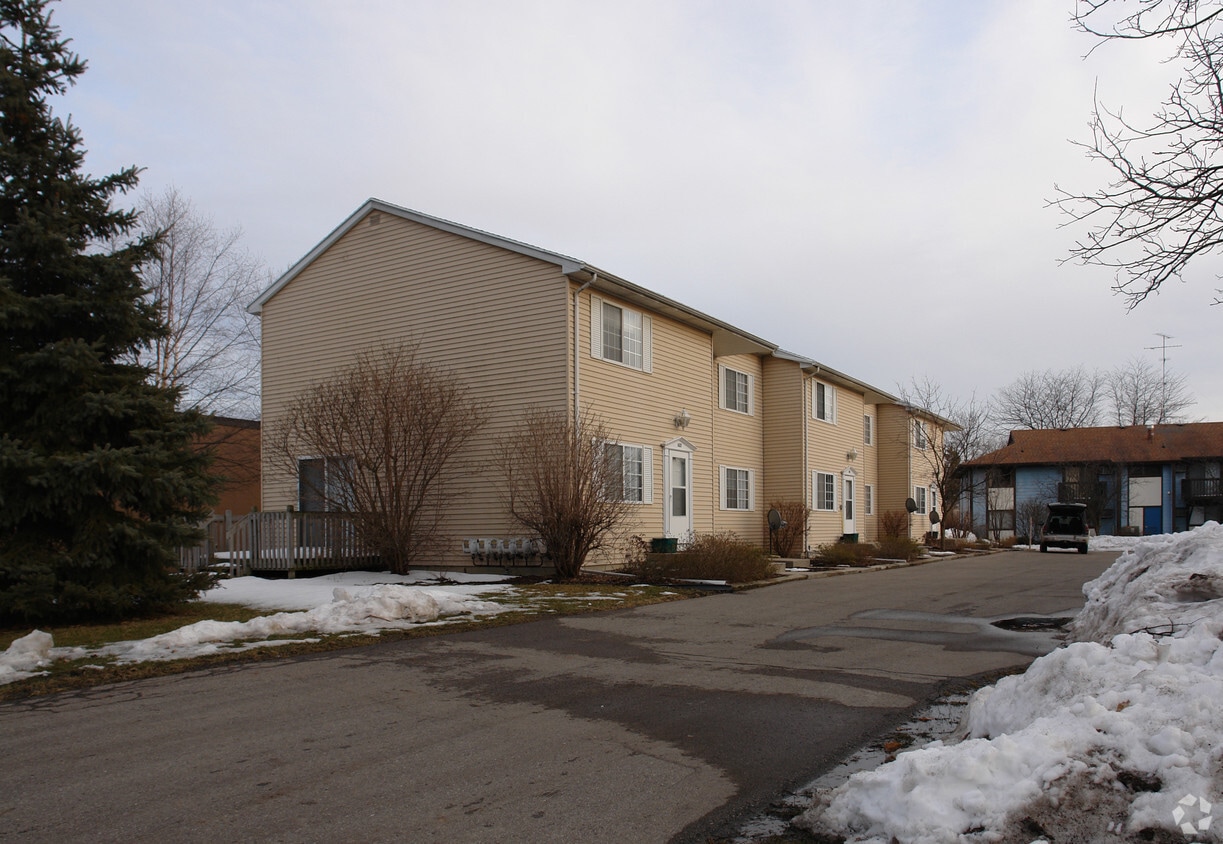 627 W Columbia St, Mason, MI 48854 Apartments in Mason, MI