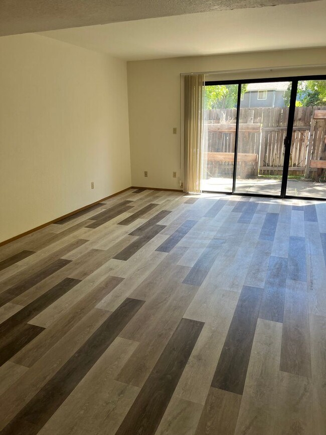 Foto del edificio - 870 Adams St