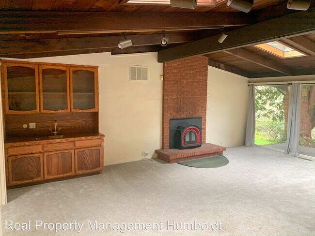 Foto del edificio - 2 br, 2 bath House - 1565 L Street