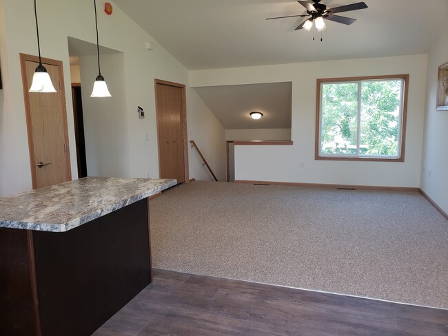 Building Photo - 705 Waters Edge Ct
