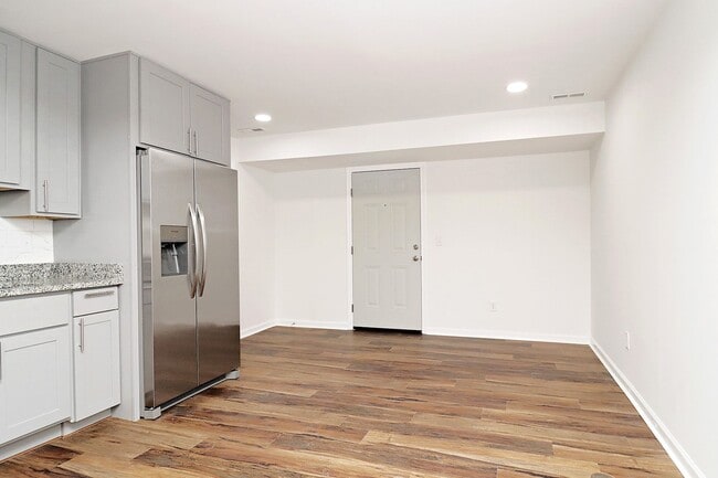 Building Photo - Recently Renovated Downtown Basement Apart...