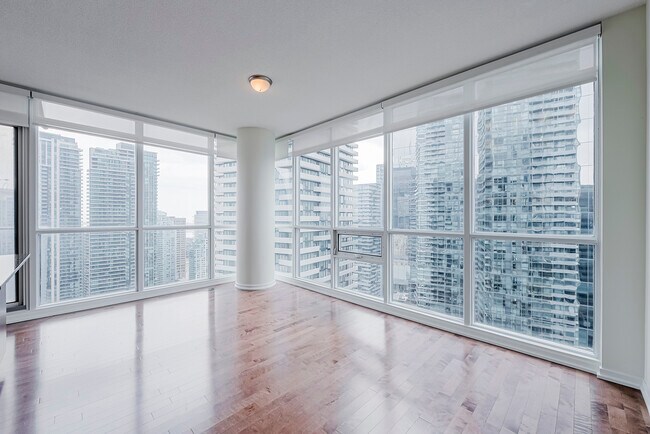 Photo du bâtiment - 55-3155 Bremner Blvd