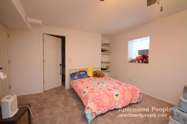 Foto del edificio - 3022 W Addison St