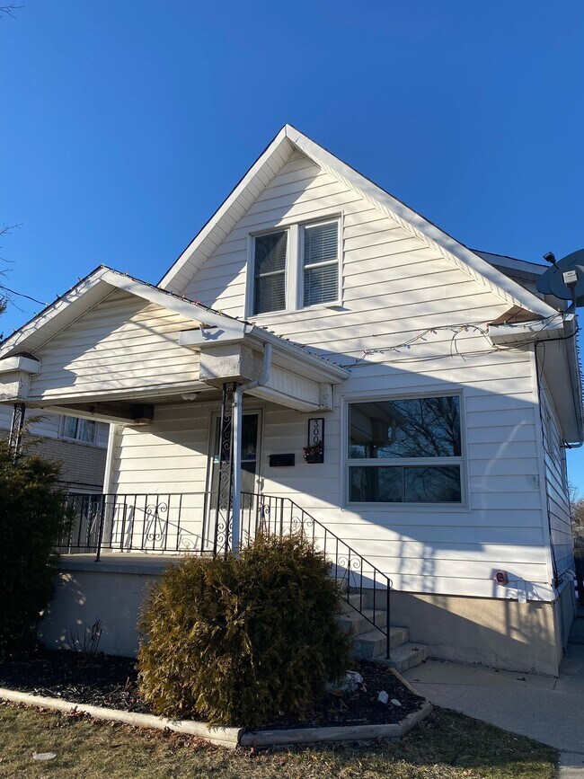 300 Durand St, Sarnia, ON N7T 5A6 House for Rent in Sarnia, ON