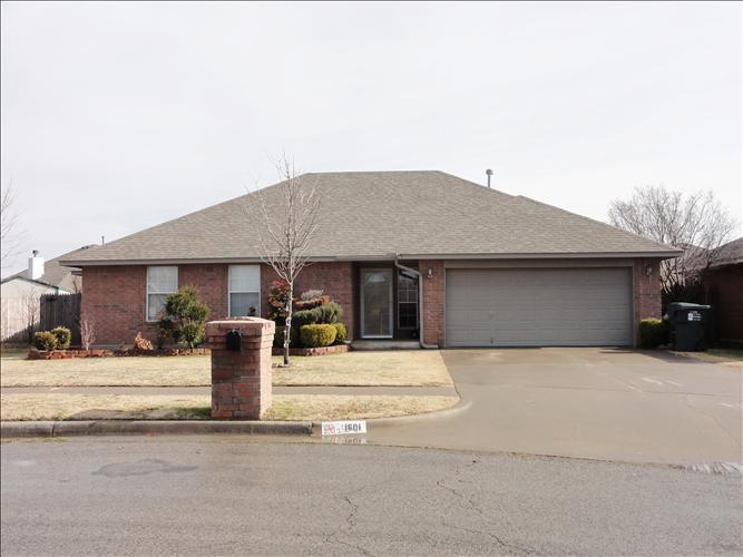Foto principal - Great 3 bedroom home very close to the OU ...