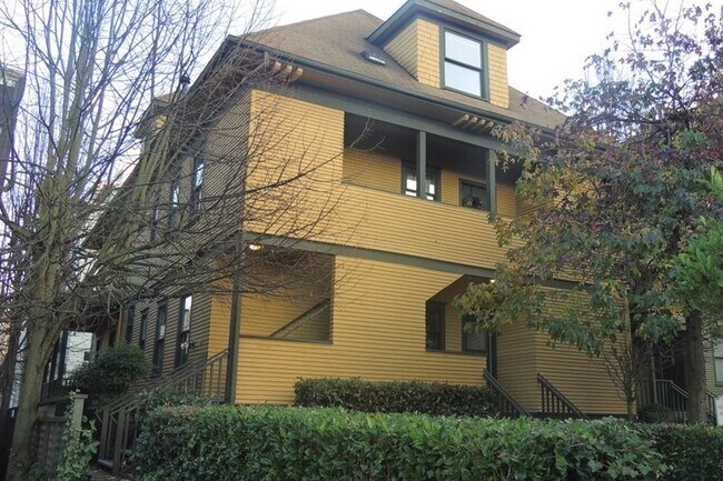 Foto del edificio - 1419 Boylston Ave